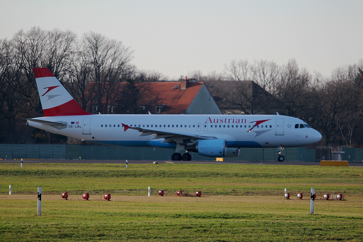 Austrian Airlines A 320-214 OE-LBL kurz vor dem Start in Berlin-Tegel am 06.12.2015