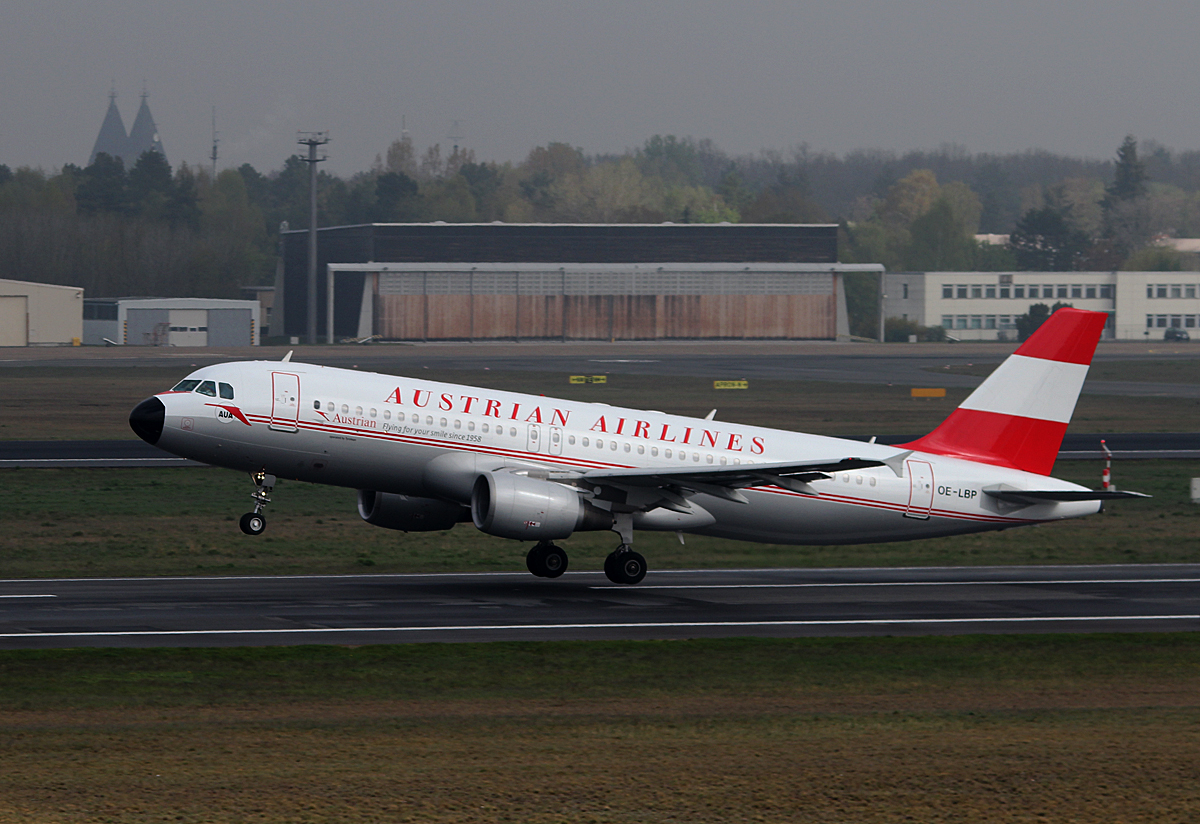 Austrian Airlines A 320-214 OE-LBP beim Start in berlin-Tegel am 12.04.2014