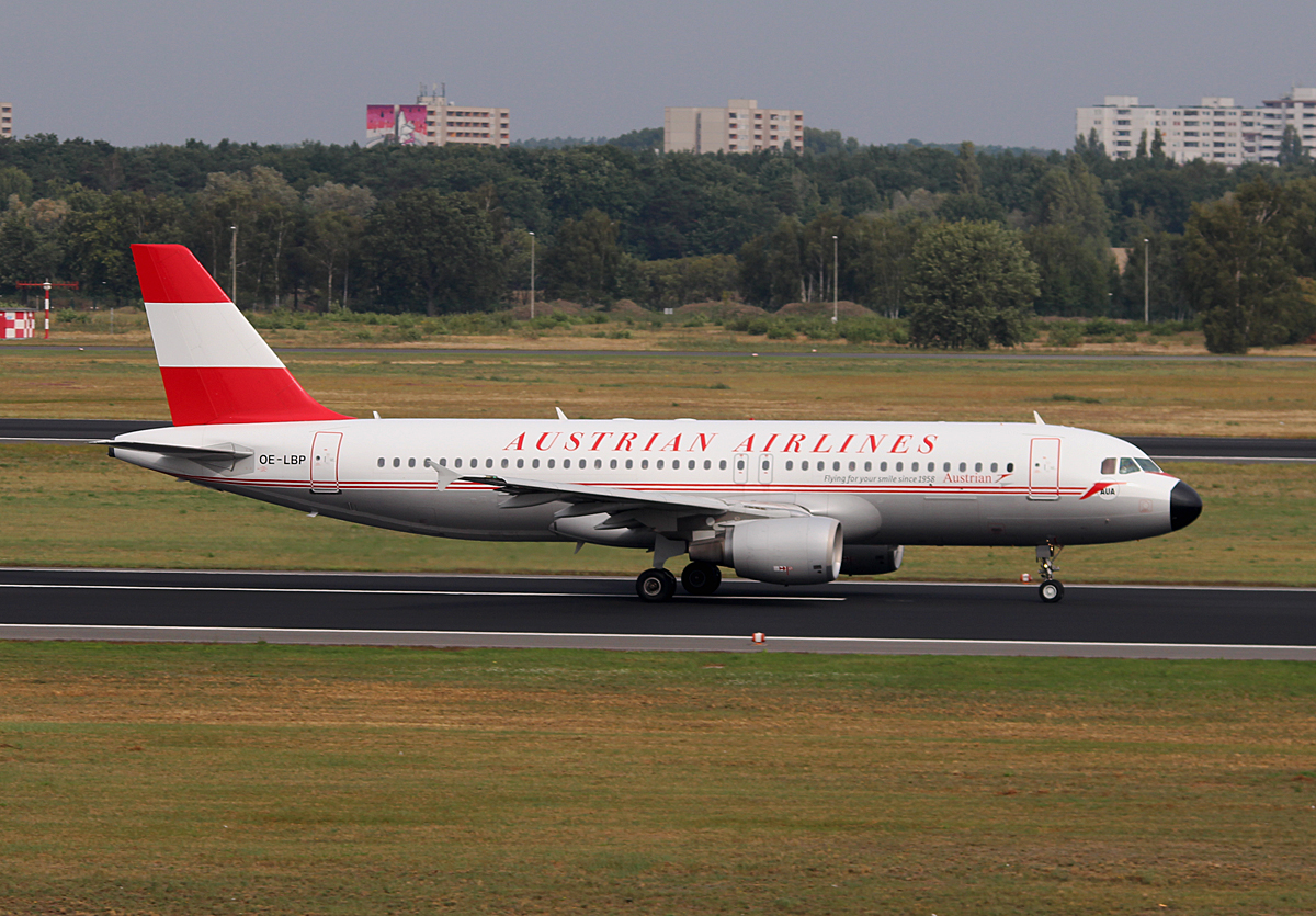 Austrian Airlines A 320-214 OE-LBP beim Start in Berlin-Tegel am 13.09.2015