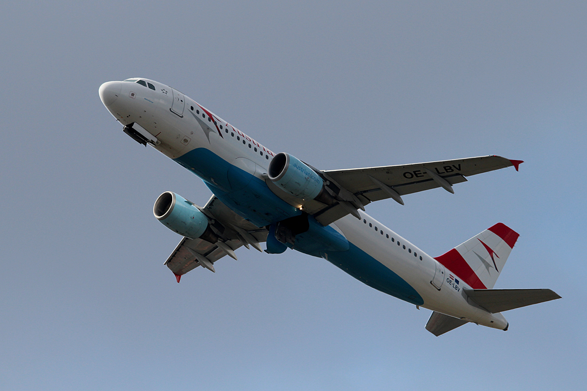 Austrian Airlines A 320-214 OE-LBV beim Start in Berlin-Tegel am 06.04.2015