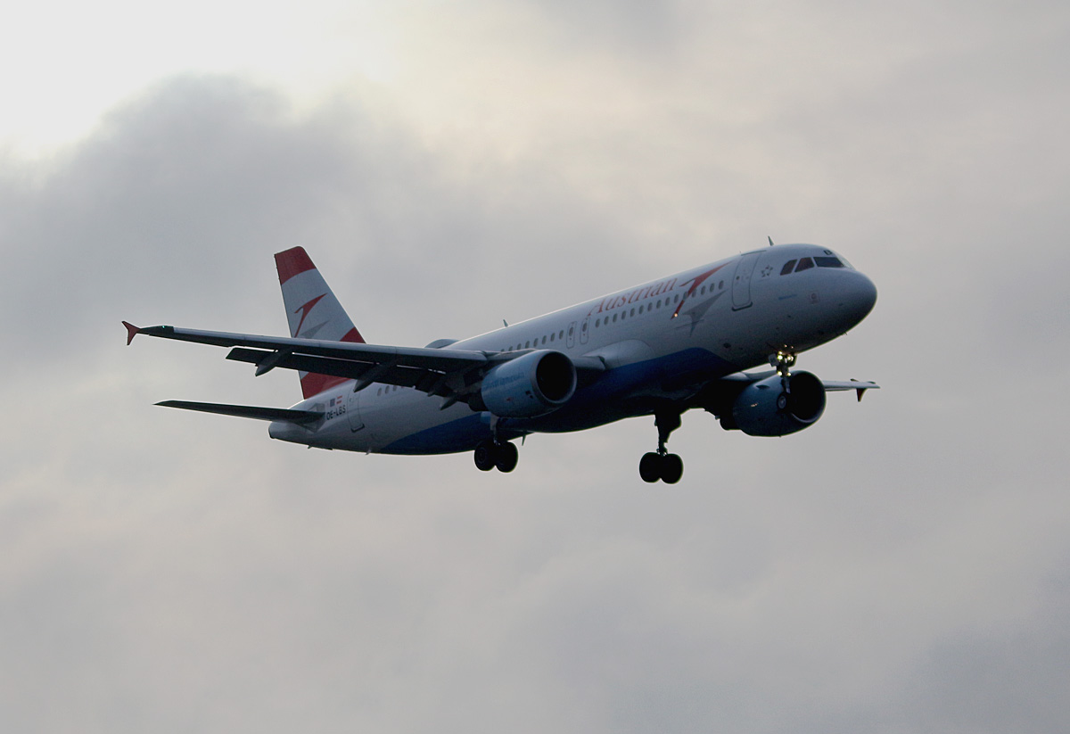 Austrian Airlines, Airbus A 320-214, OE-LBS, TXL.03.10.2017