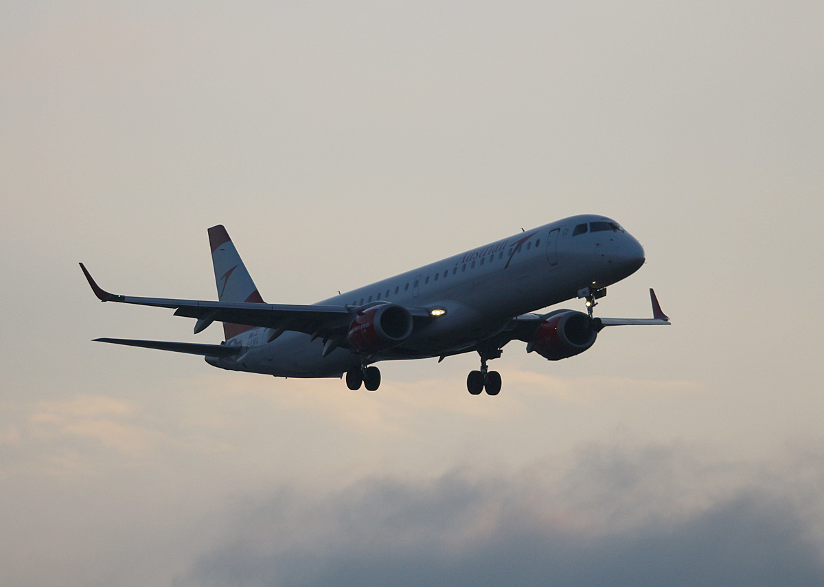 Austrian Airlines, ERJ-195-200LR, OE-LWA, TXL, 26.11.2017