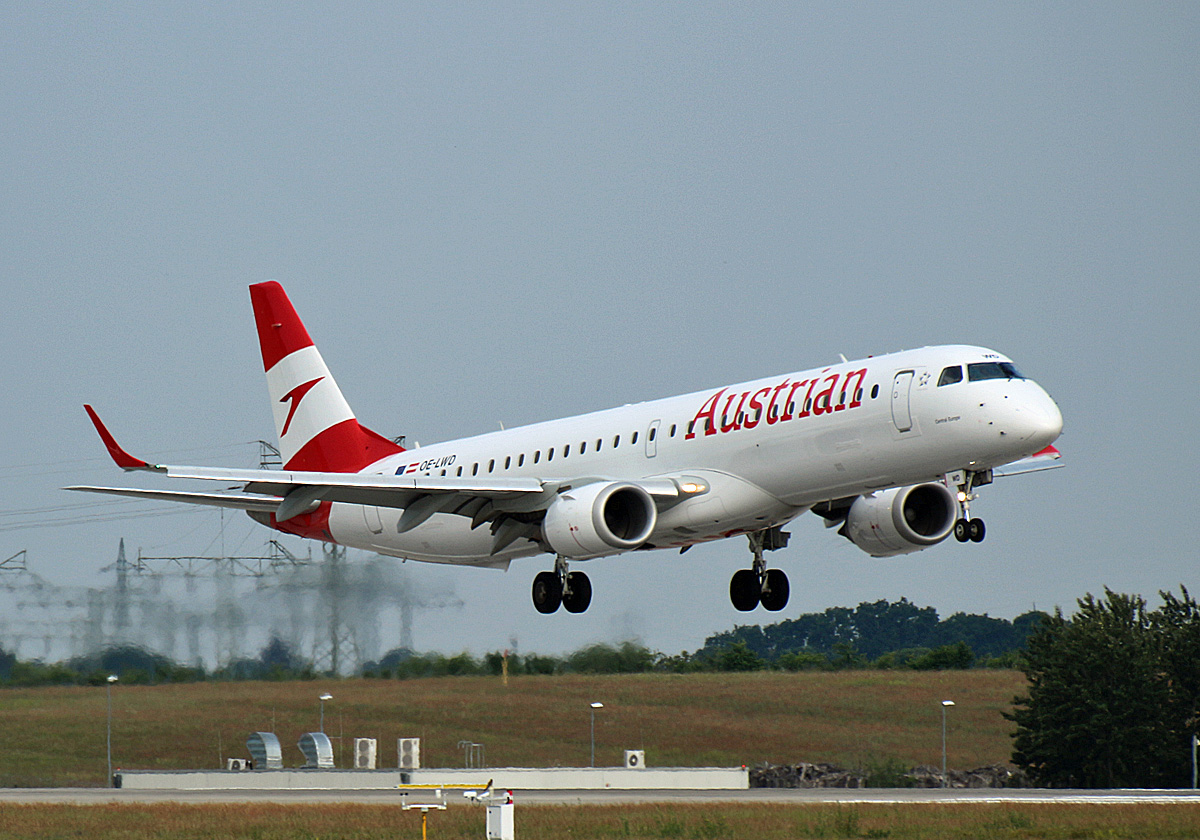 Austrian Airlines, ERJ-195-200LR, OE-LWD, BER, 04.06.2022