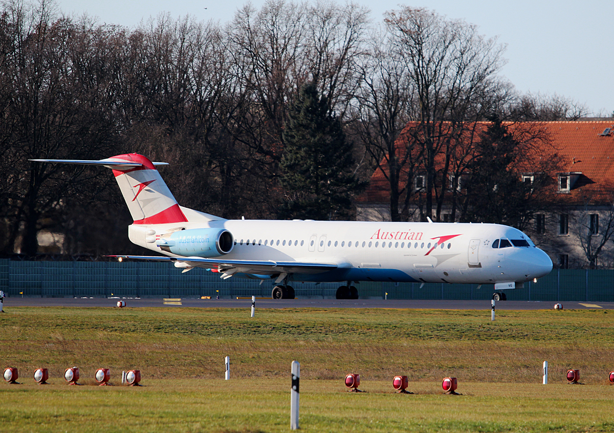 Austrian Airlines Fokker 100 OE-LVE kurz vor dem Start in Berlin-Tegel am 08.02.2015