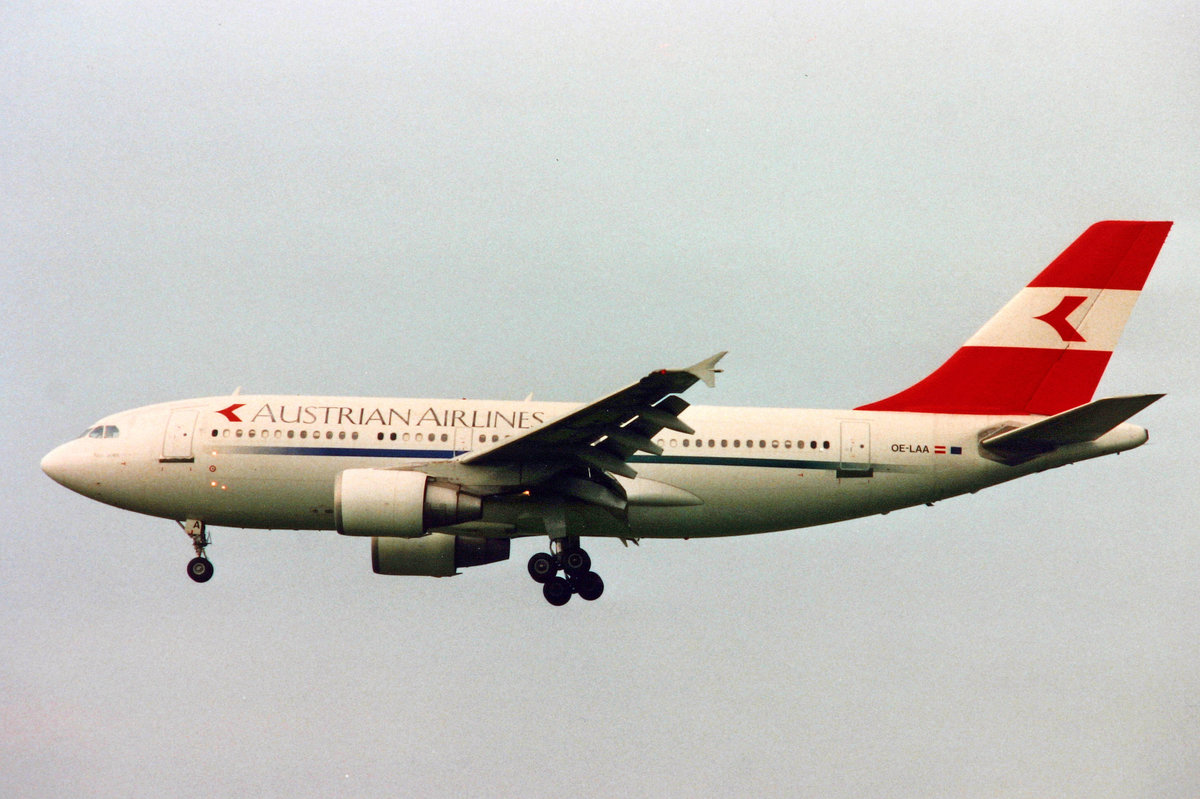 Austrian Airlines, OE-LAA, Airbus A310-304, msn: 489,  New York , Mai 1999, ZRH Zürich, Switzerland. Scan aus der Mottenkiste.