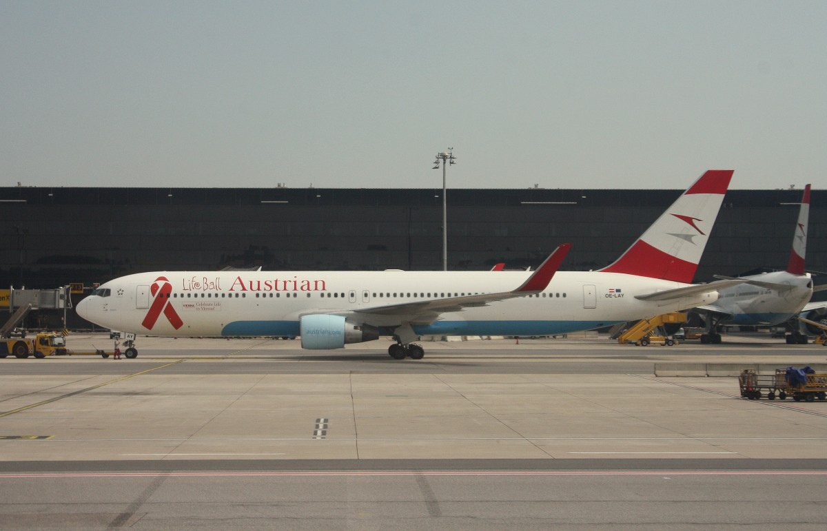 Austrian Airlines, OE-LAY, (c/n 29867),Boeing 767-3Z9 (ER)(WL), 02.07.2015, VIE-LOWW, Wien-Schwechat, Österreich (Taufname :Japan) 