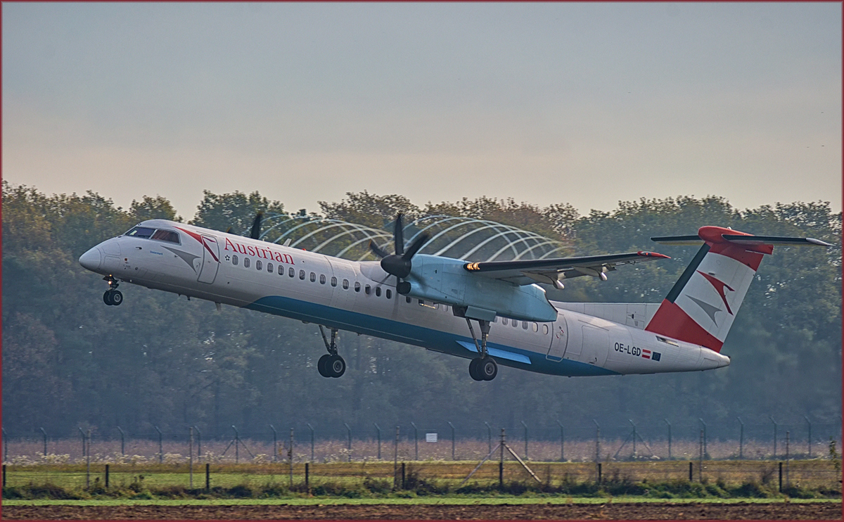 Austrian OE-LGD, Bombardier Dash8 bei Trainingsflug auf Maribor Flughafen MBX. /27.10.2017