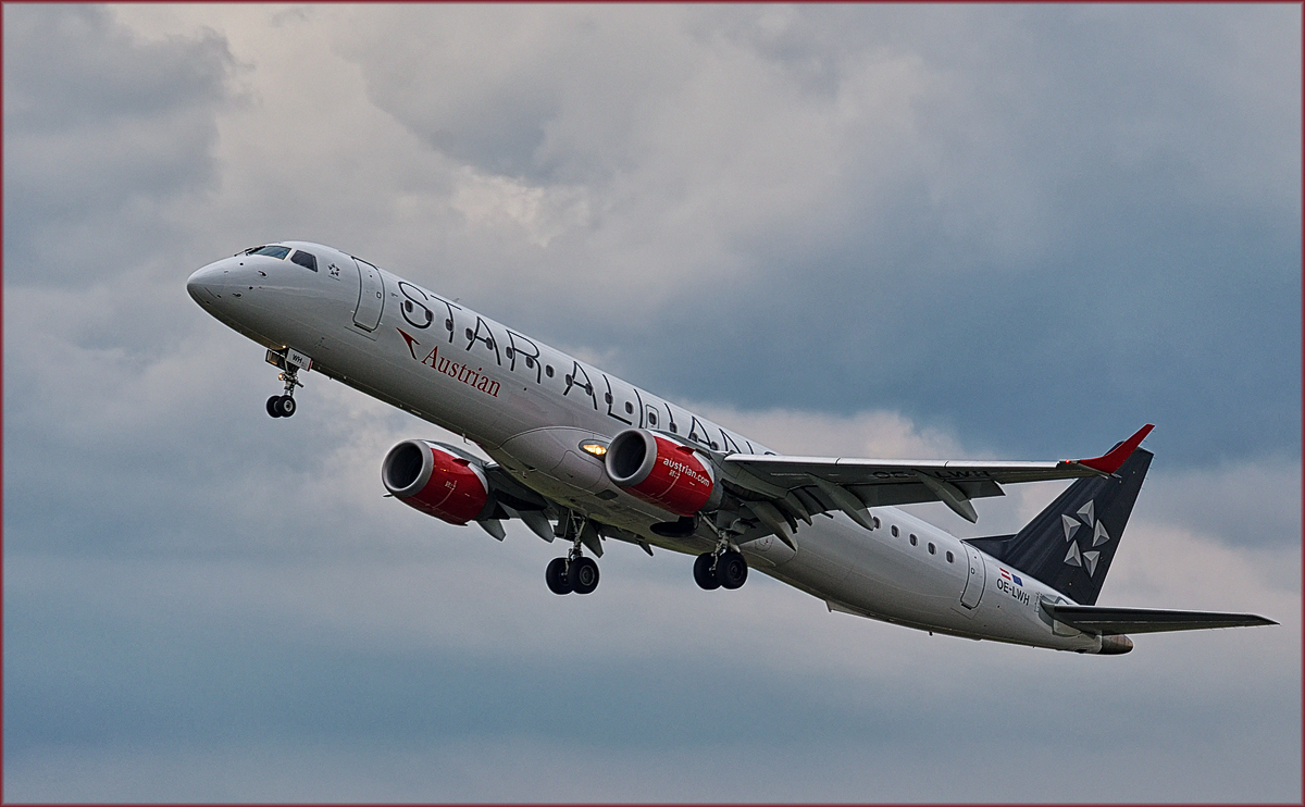 Austrian OE-LWH, Embraer ERJ-195LR bei Trainingsflug auf Maribor Flughafen MBX. /29.4.2017