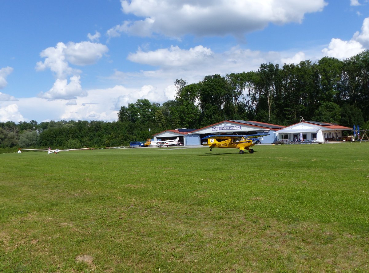 Aviat Aircraft Husky A-1, D-EKDO beim F-Schlepp der LS-1,D-8920 am 25.6.2020 in Moosburg auf der Kippe  (EDPI)