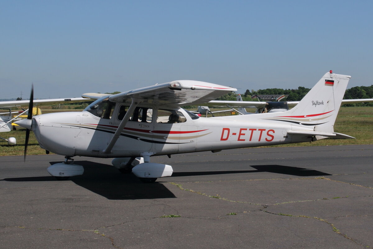 Aviation Training & Transport Center, Cessna 172R Skyhawk II, D-ETTS. Bonn-Hangelar (EDKB) am 14.05.2022.