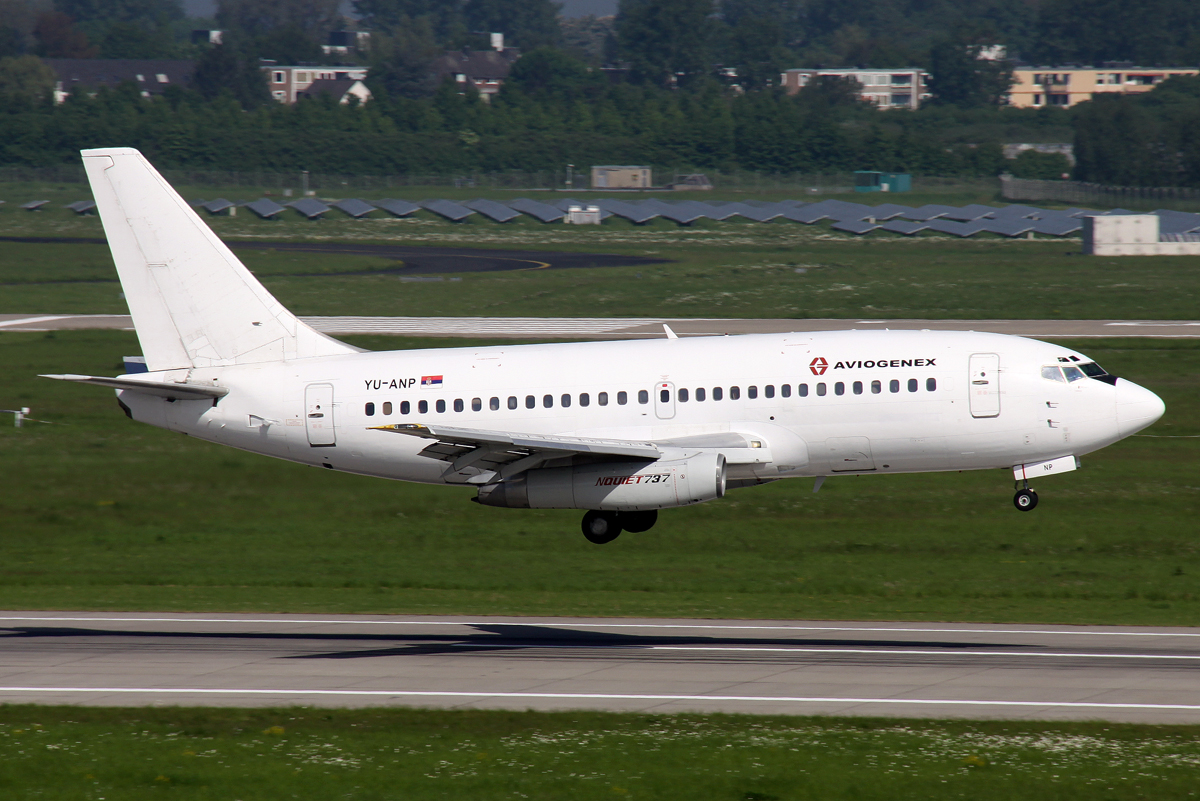 Aviogenex / JAT B737-200 YU-ANP bei der Landung auf 05R in DUS / EDDL / Düsseldorf am 19.05.2013