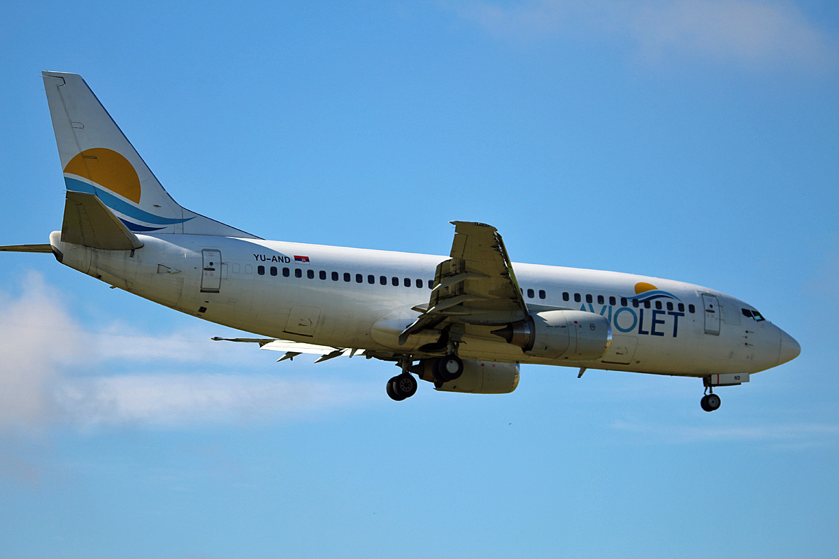 Aviolet, Boeing B 737-3H9, YU-AND, TXL, 25.05.2017