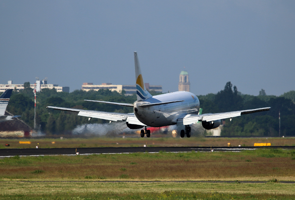 Aviolet, Boeing B B37-3H9, YU-AND, TXL, 25.05.2017