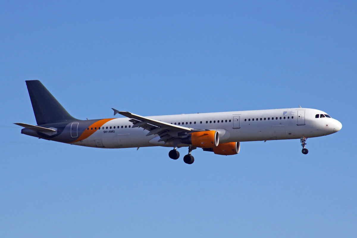 Avion Express Malta für Corendon Airlines, 9H-AMG, Airbus A321-211, msn: 2115, 23.Oktober 2021, ZRH Zürich, Switzerland.