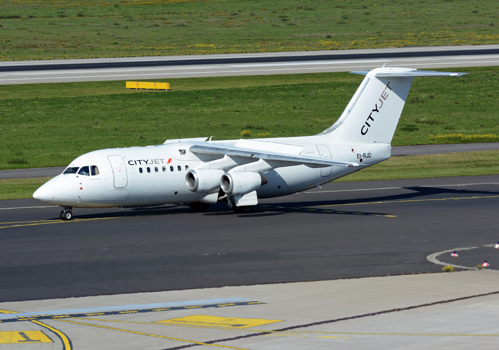 Avro 146 RJ85 City Jet, EI-RUD, taxy in DUS - 01.10.2015