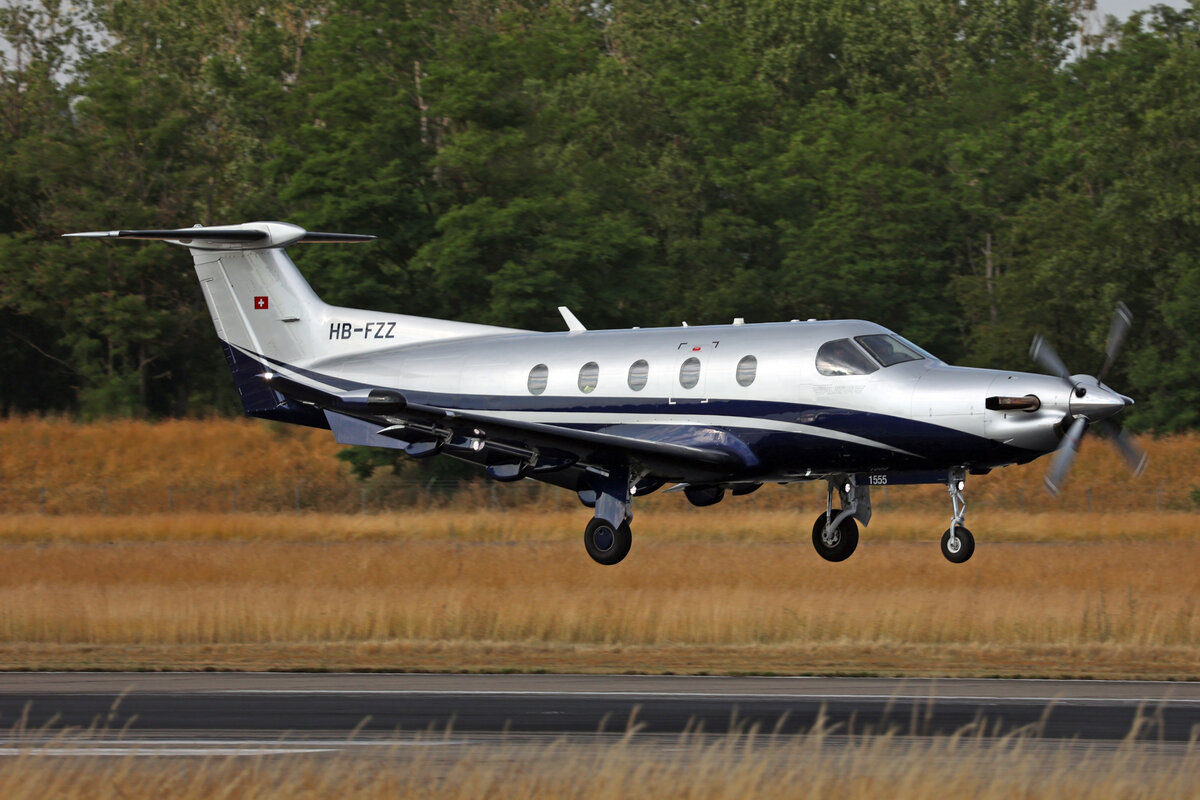 AXIS Aviation Switzerland AG, HB-FZZ, Pilatus PC-12/47E, msn: 1555, 16.Juni 2023, BSL Basel - Mülhausen, Switzerland.