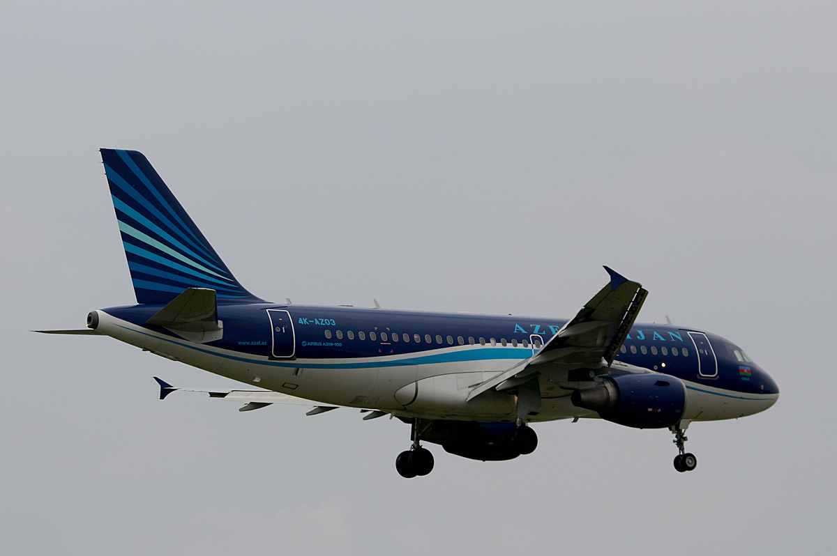 Azerbaijan Airlines, Airbus A 319-111, 4K-AZ03, TXL, 02.04.2017