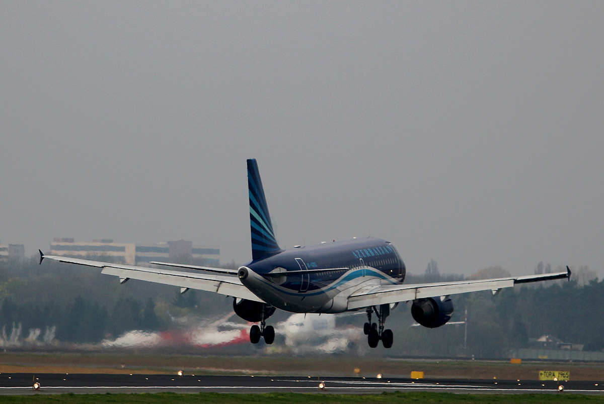 Azerbaijan Airlines, Airbus A 319-111, 4K-AZ03,TXL, 02.04.2017