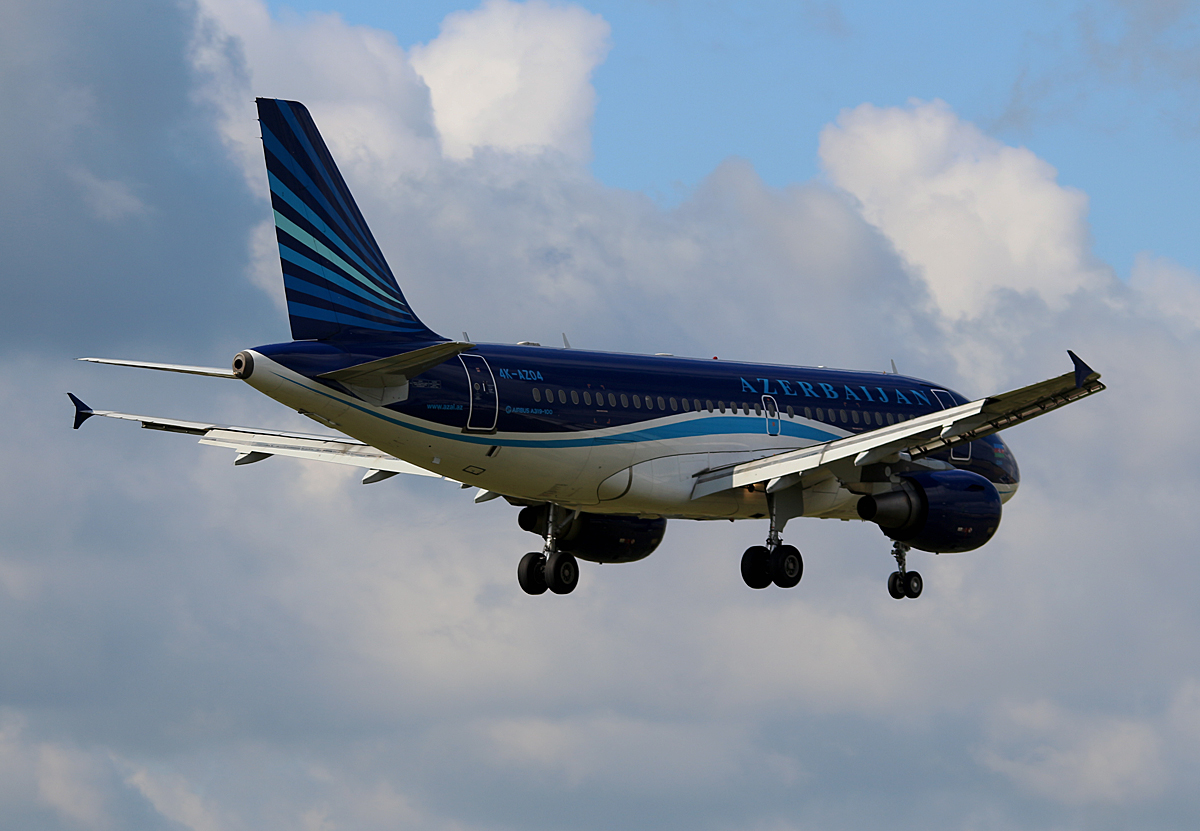 Azerbaijan Airlines, Airbus A 319-114, 4K-AZ04, TXL. 07.08.2016
