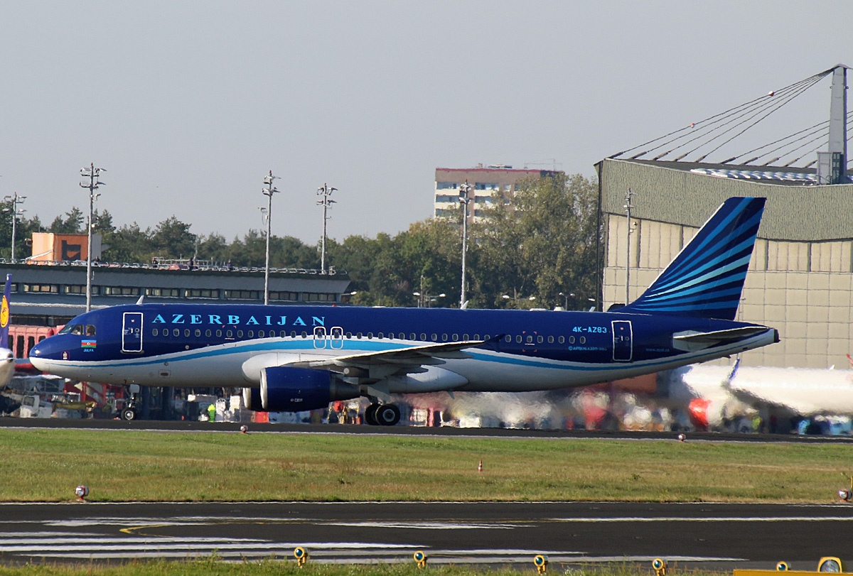 Azerbaijan Airlines, Airbus A 320-214, 4K-AZ83, TXL, 06.10.2019