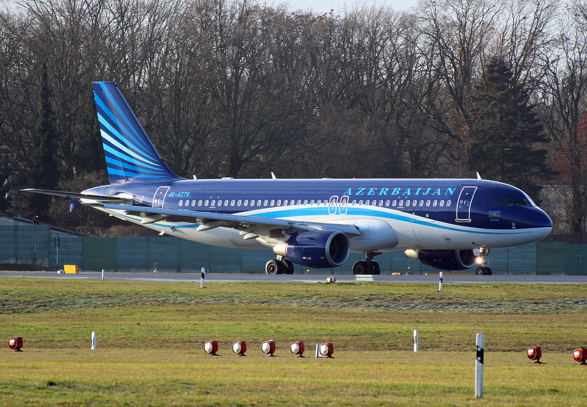 Azerbaijan Airlines, Airbus A 320-214, 4K-AZ79, TXL; 05.01.2020