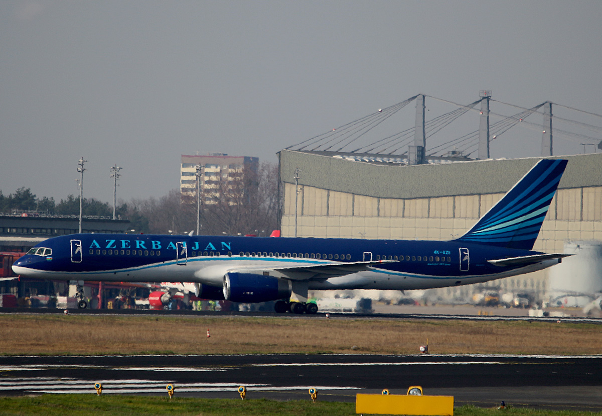 Azerbaijan Airlines, Boeing B 75722L, 4K-AZ11, TXL, 26.03.2017