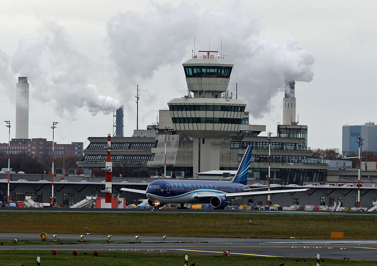 Azerbaijan Airlines, Boeing B 767-32L(Er), 4K-AZ-81, TXL, 19.11.2017