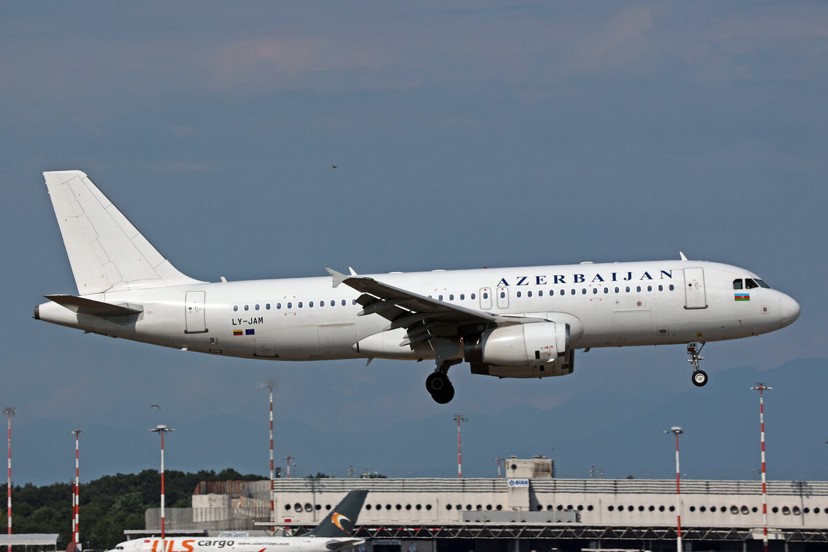 Azerbaijan Airlines (Operated by Heston Airlines), LY-JAM, Airbus A320-233, msn: 5296, 02.Juli 2025, MXP Milano Malpensa, Italy.