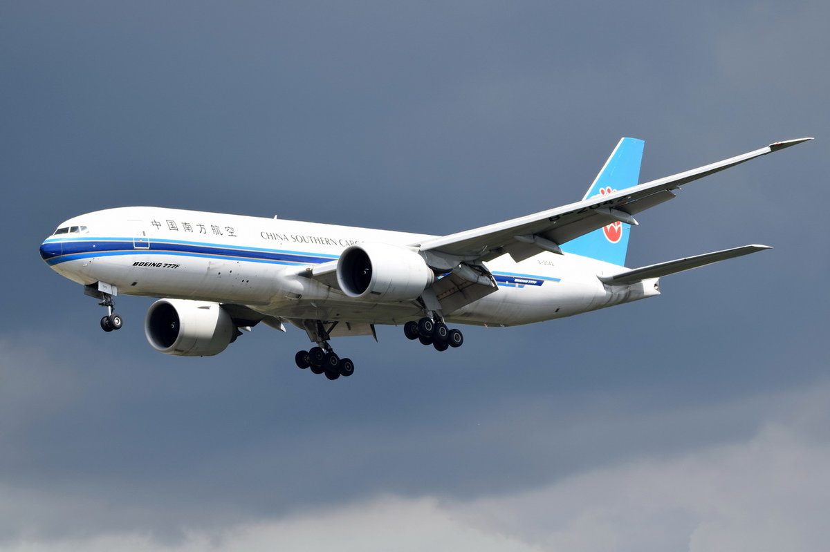 B-2042 China Southern Cargo Boeing 777-F1B  in Frankfurt beim Anflug  06.08.2016