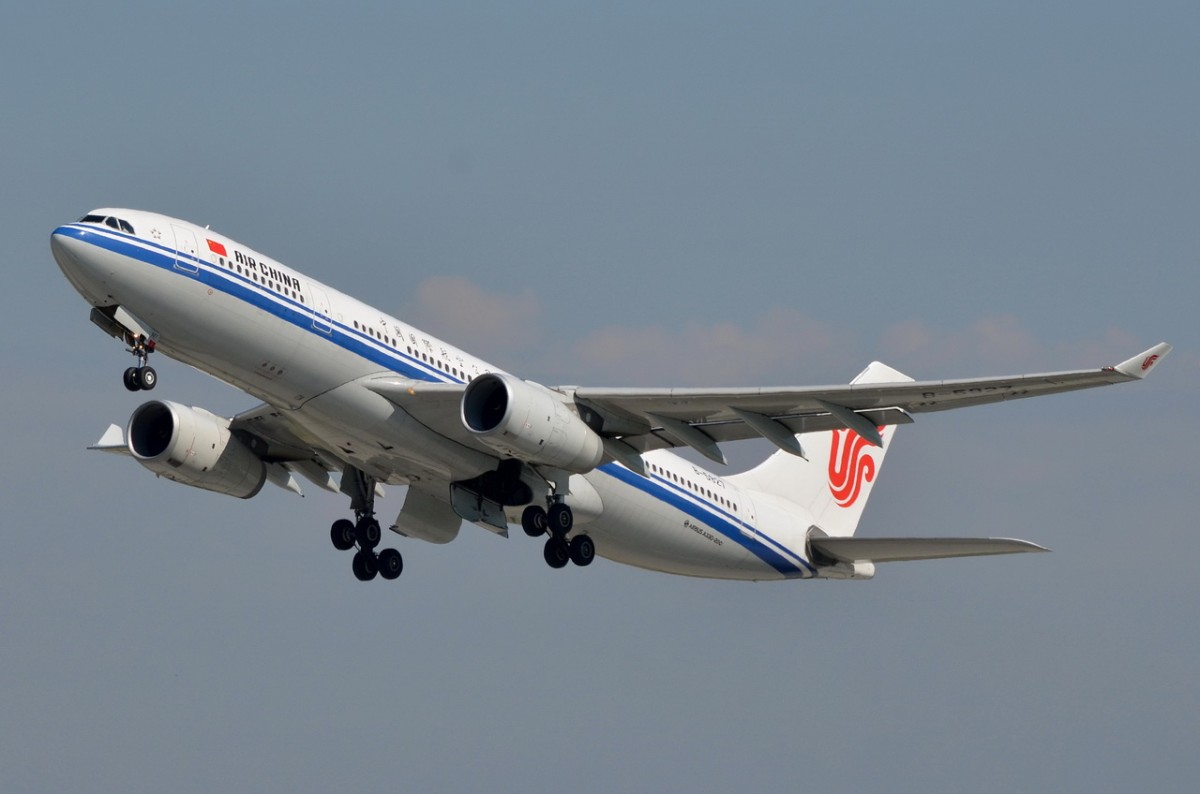 B-5927 Air China Airbus A330-243   gestartet am 11.09.2015 in München