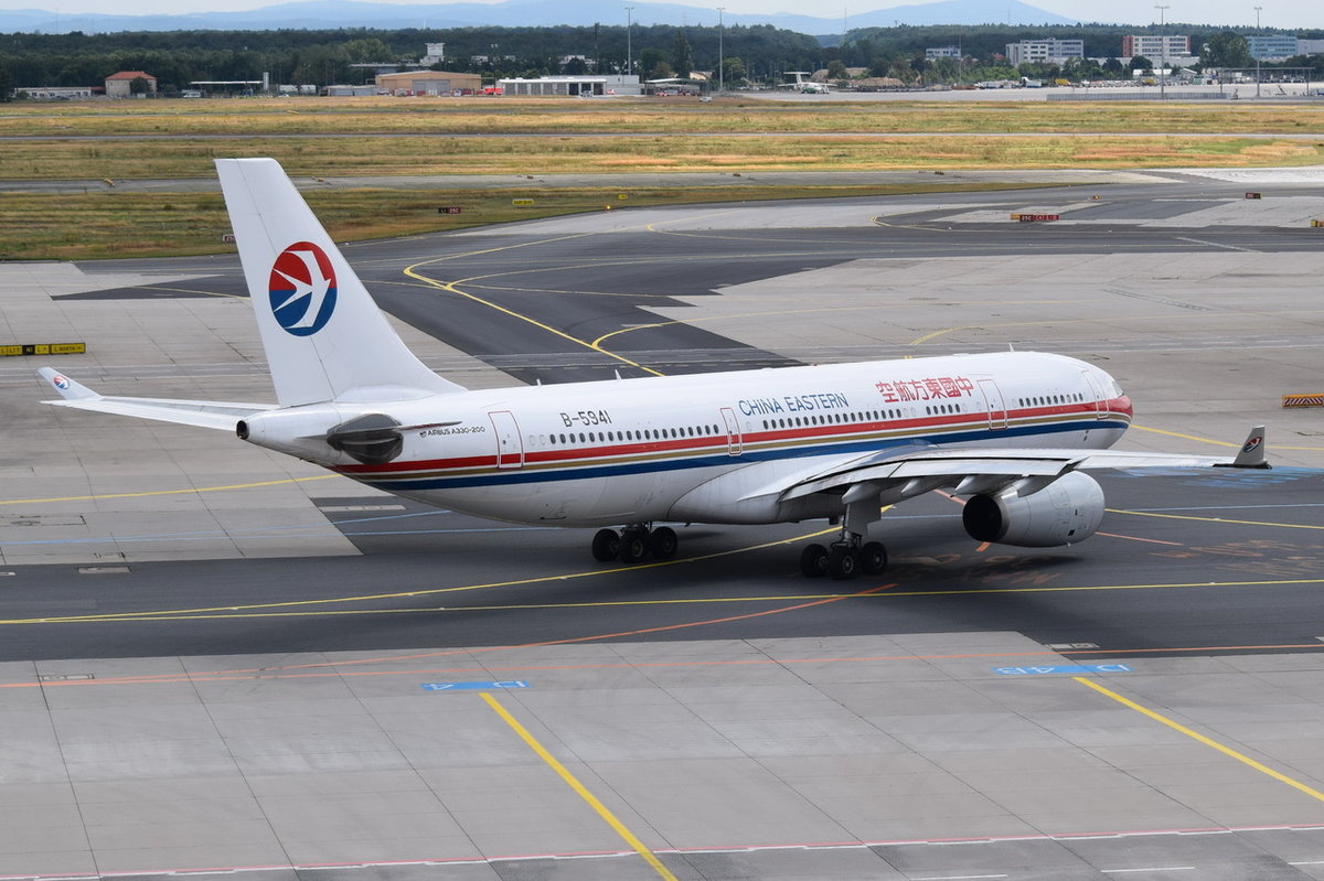 B-5941 China Eastern Airlines Airbus A330-243  zum Start am 01.08.2016 in Frankfurt