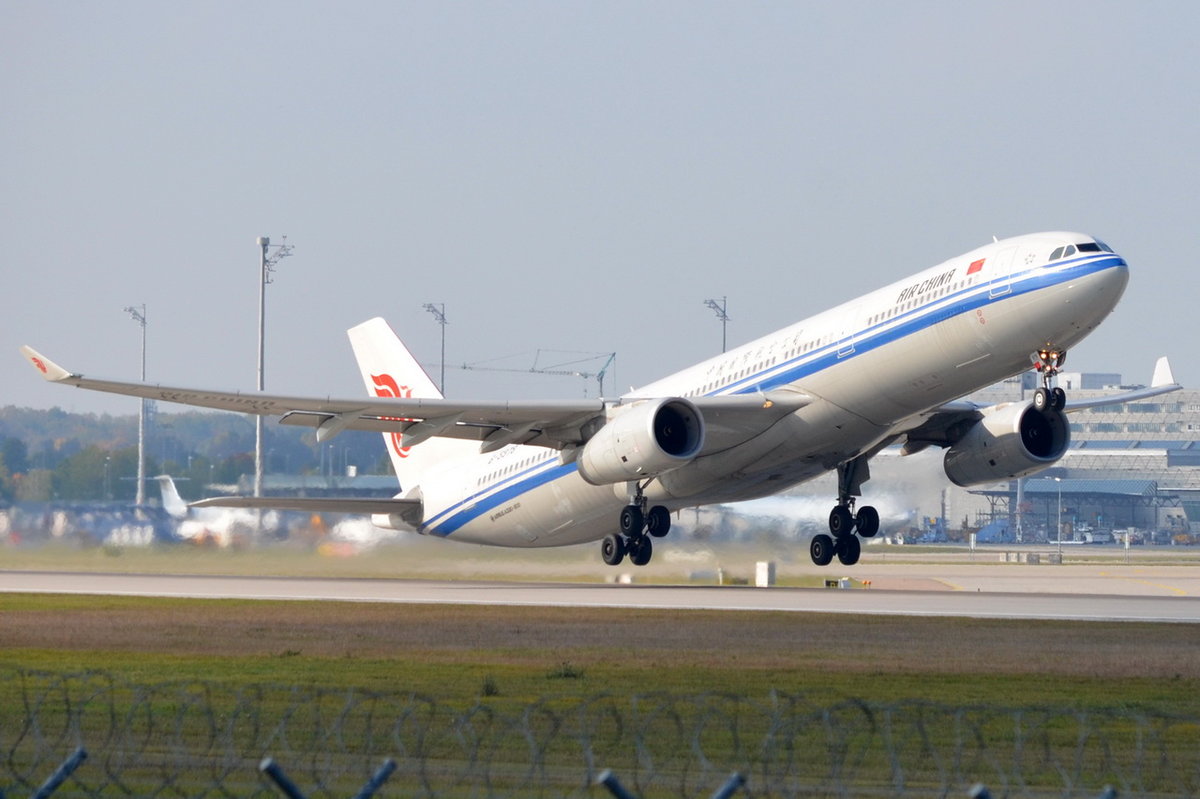 B-5978 Air China Airbus A330-343   , MUC , 16.10.2016