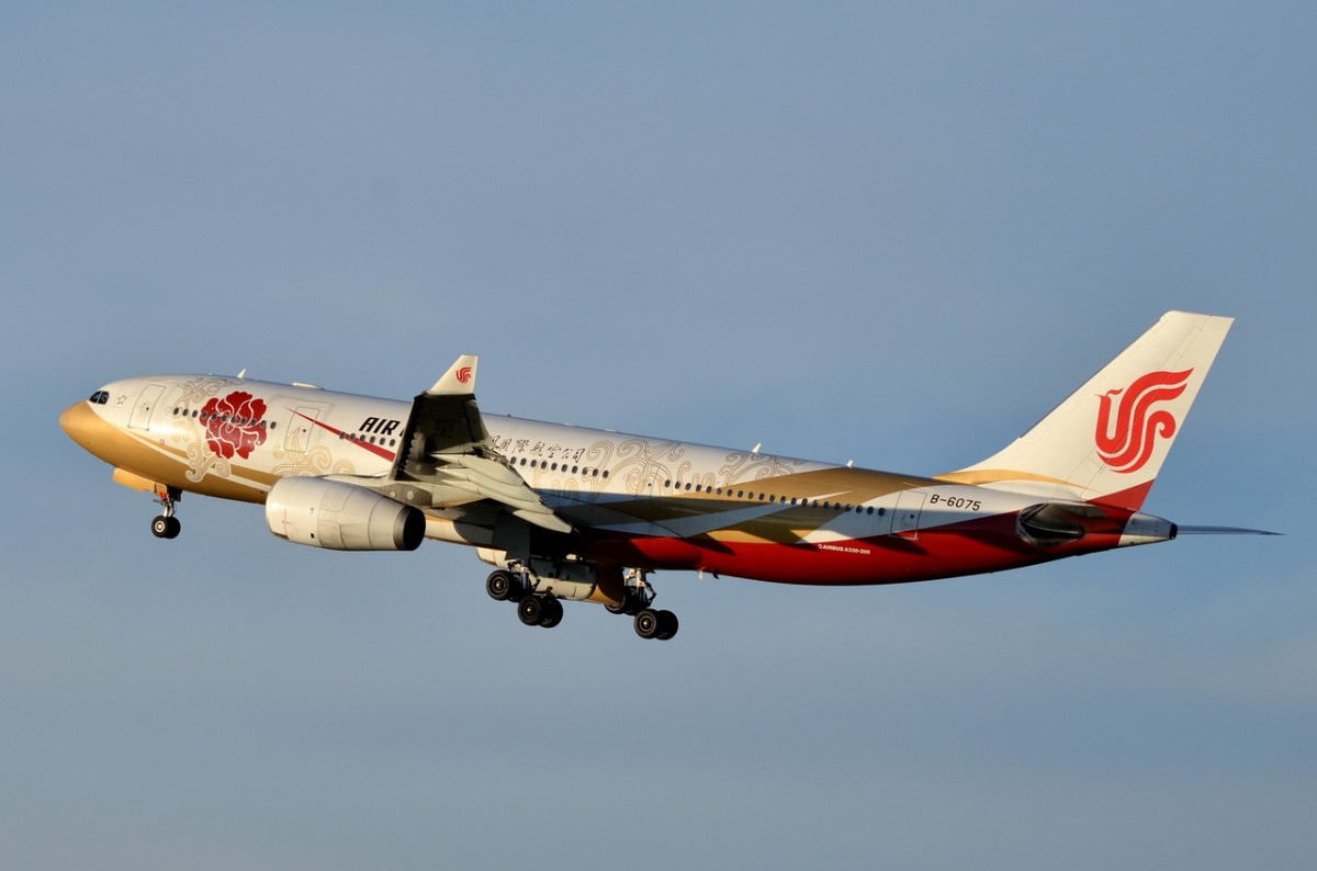 B-6075 Air China Airbus A330-243   gestartet am 05.12.2015 in München