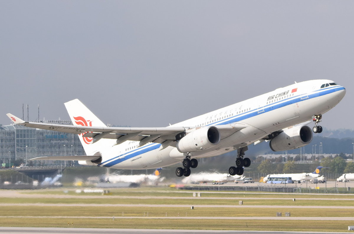 B-6080 Air China Airbus A330-243  gestartet in München am 12.10.2016