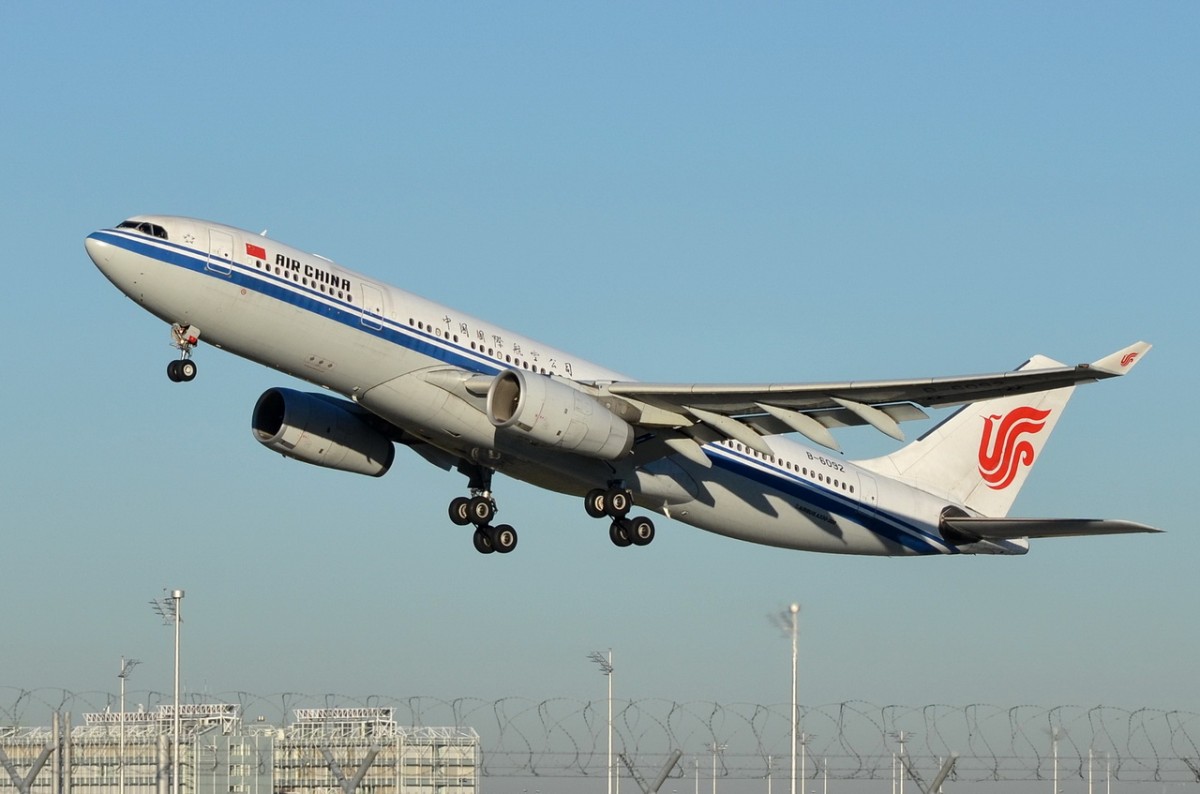 B-6092 Air China Airbus A330-243   gestartet am 07.12.2015 in München