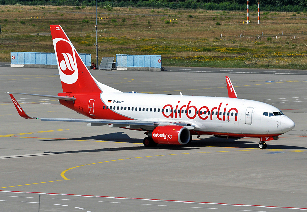 B 737-700 D-AHXC der Air Berlin - taxy at CGN - 21.07.2013