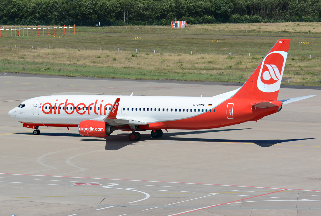 B 737-800 der Air Berlin, D-ABMV, taxy in CGN - 10.07.2016