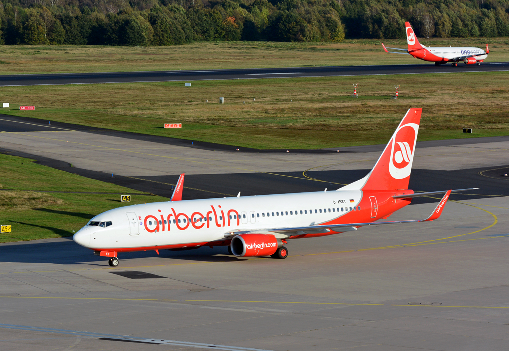 B 737-800 D-ABKT Air Berlin, taxy at CGN - 19.10.2015