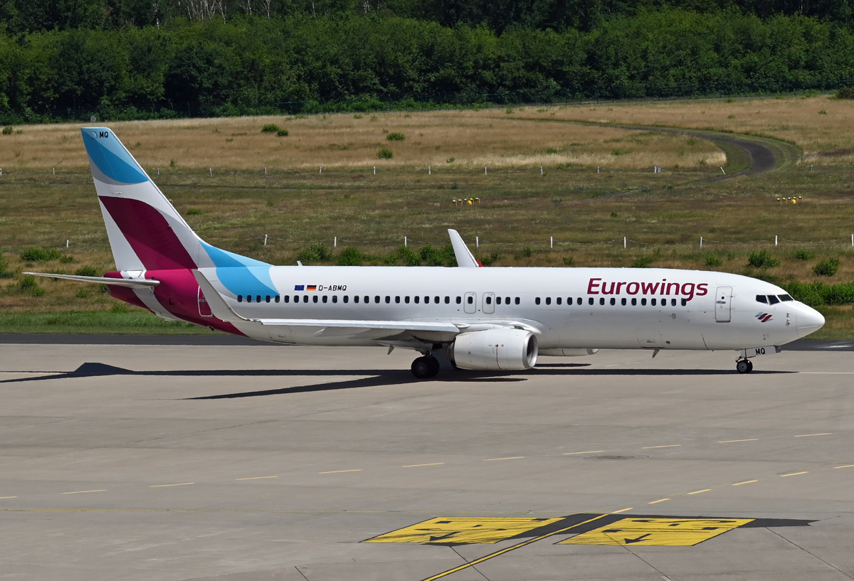 B 737-800 - D-ABMQ der Eurowings rollt zur Startbahn in CGN - 04.07.2022