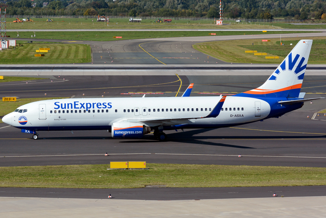 B 737-800 D-ASXA Sun Express, taxy in DUS - 01.10.2015