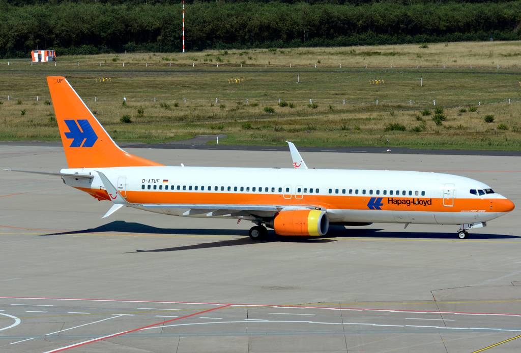 B 737-800 D-ATUF der Hapag Lloyd taxy at CGN - 02.08.2015