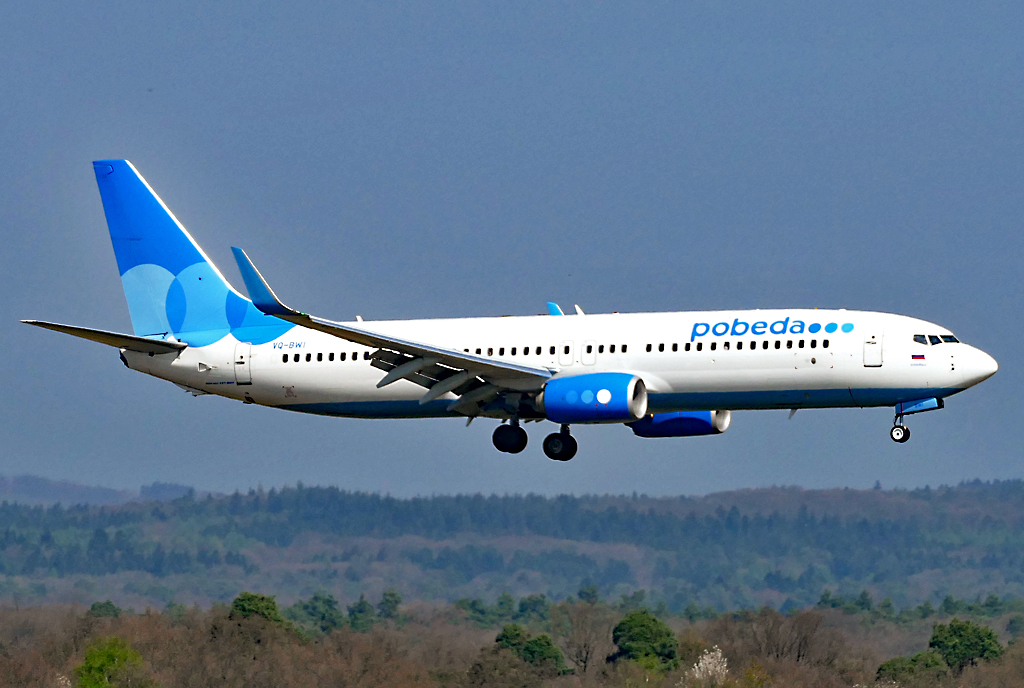 B 737-800 Pobeda VQ-BWI, short final CGN - 09.04.2017