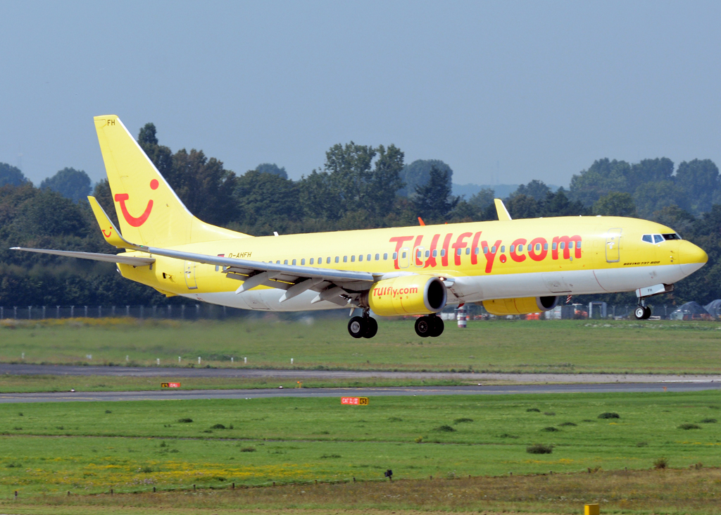 B 737-800 TUIfly  Rheinland Pfalz , D-AHFH, kurz vor dem Aufsetzen in DUS - 04.09.2014