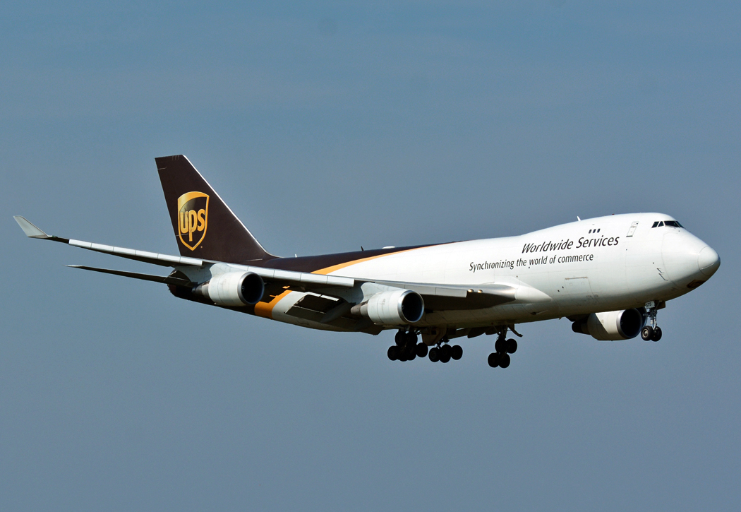 B 747-44AF UPS, N572UP, final CGN - 02.08.2015