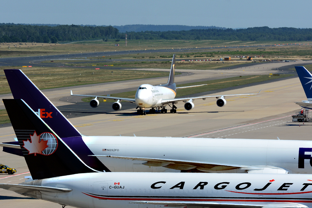 B 747-44AF der UPS, N572UP, taxy at CGN 02.08.2015