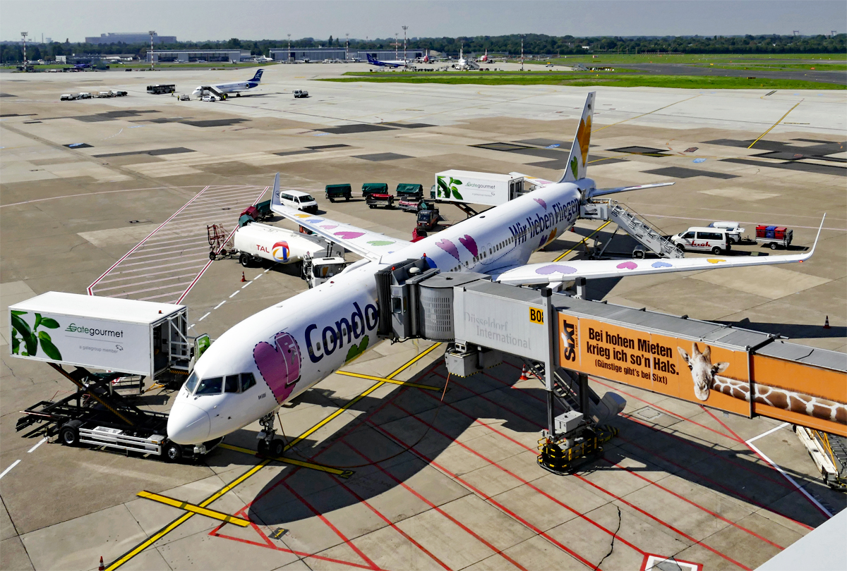 B 757-330 Condor  Willi , D-ABON am Gate in DUS - 29.08.2017