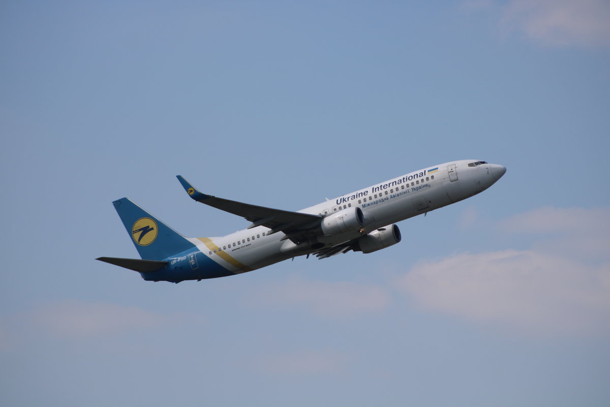B737-800, UR-PSD, Ukraine International, Düsseldorf, 11.4.19