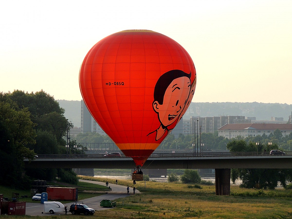 Ballon D-OBSQ hebt in den frühen Morgenstunden in Dresden ab; 140610