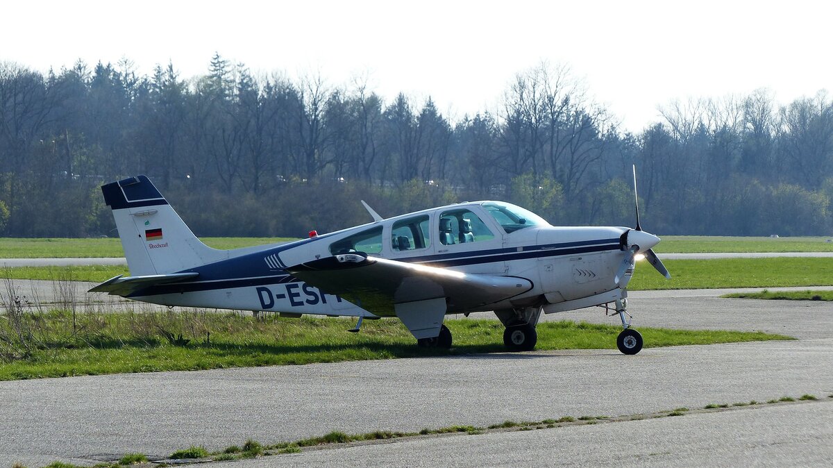Beech F33A Bonanza, D-ESFR, Flugplatz Landshut (EDML), 9.4.2023