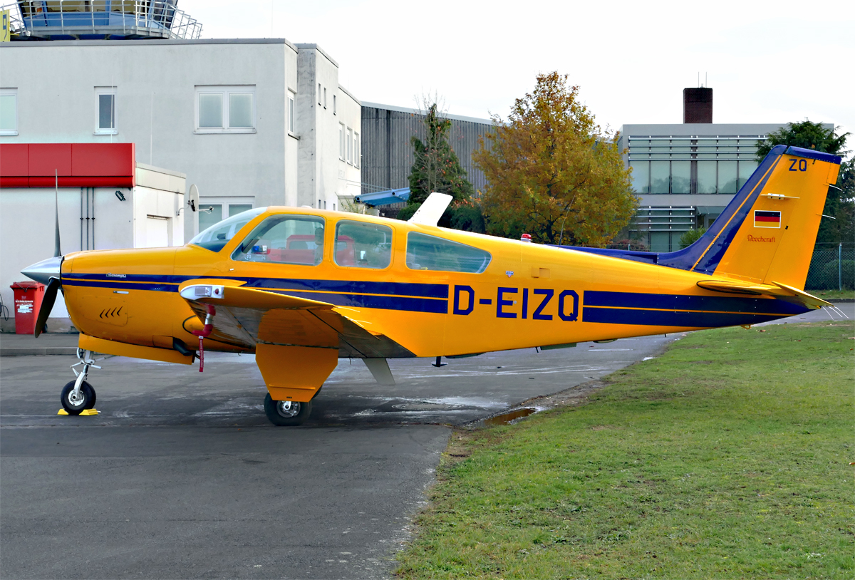 Beechcraft F33A Bonanza, D-EIZQ am Flugplatz Bonn-Hangelar - 24.11.2019